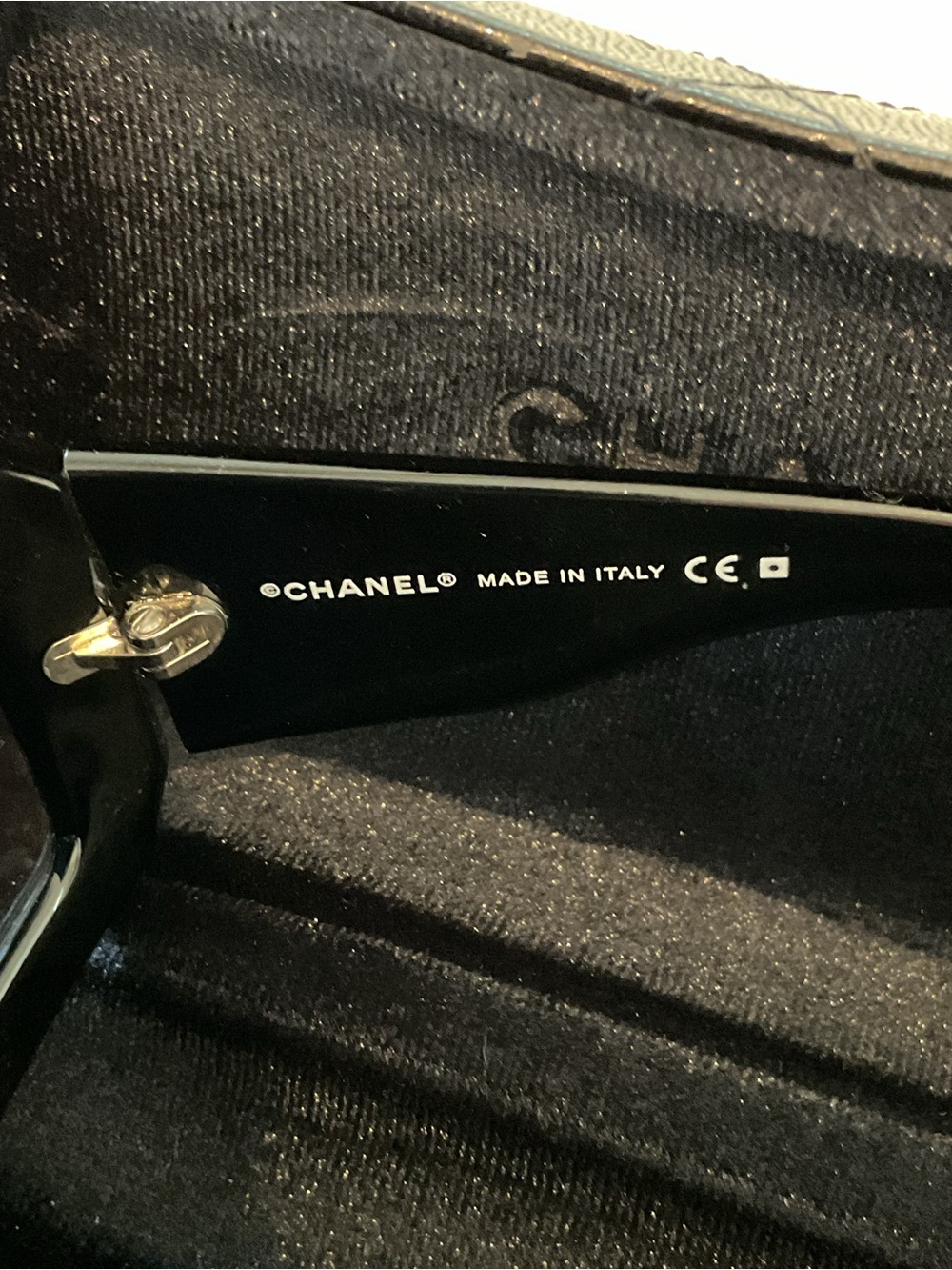 CHANEL Glossy Black Oversized Sunglasses with Quilted Case - Picture 6 of 14